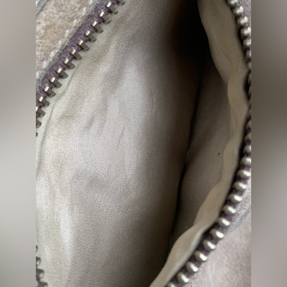 ROOTS Women’s Gray Beige Genuine Distressed Leather Crossbody Hobo Shoulder Bag - Picture 10 of 13